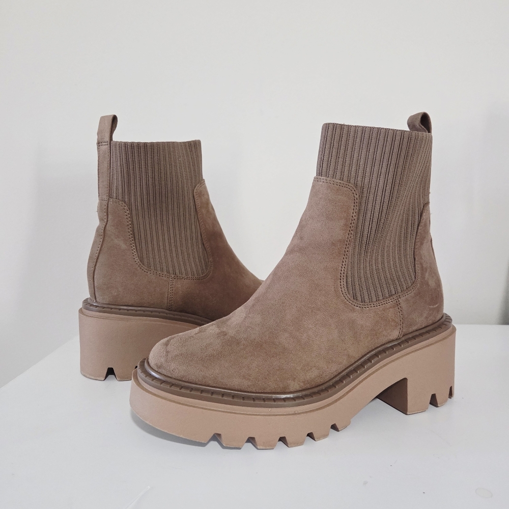 Universal Thread Kyrie Chunky Heel Ankle Sock Boots Women’s Tan Sz 7